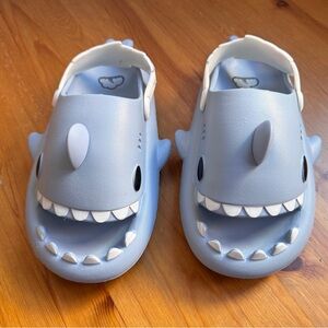 Cloudsharks slides NWOT size 3/4 kids